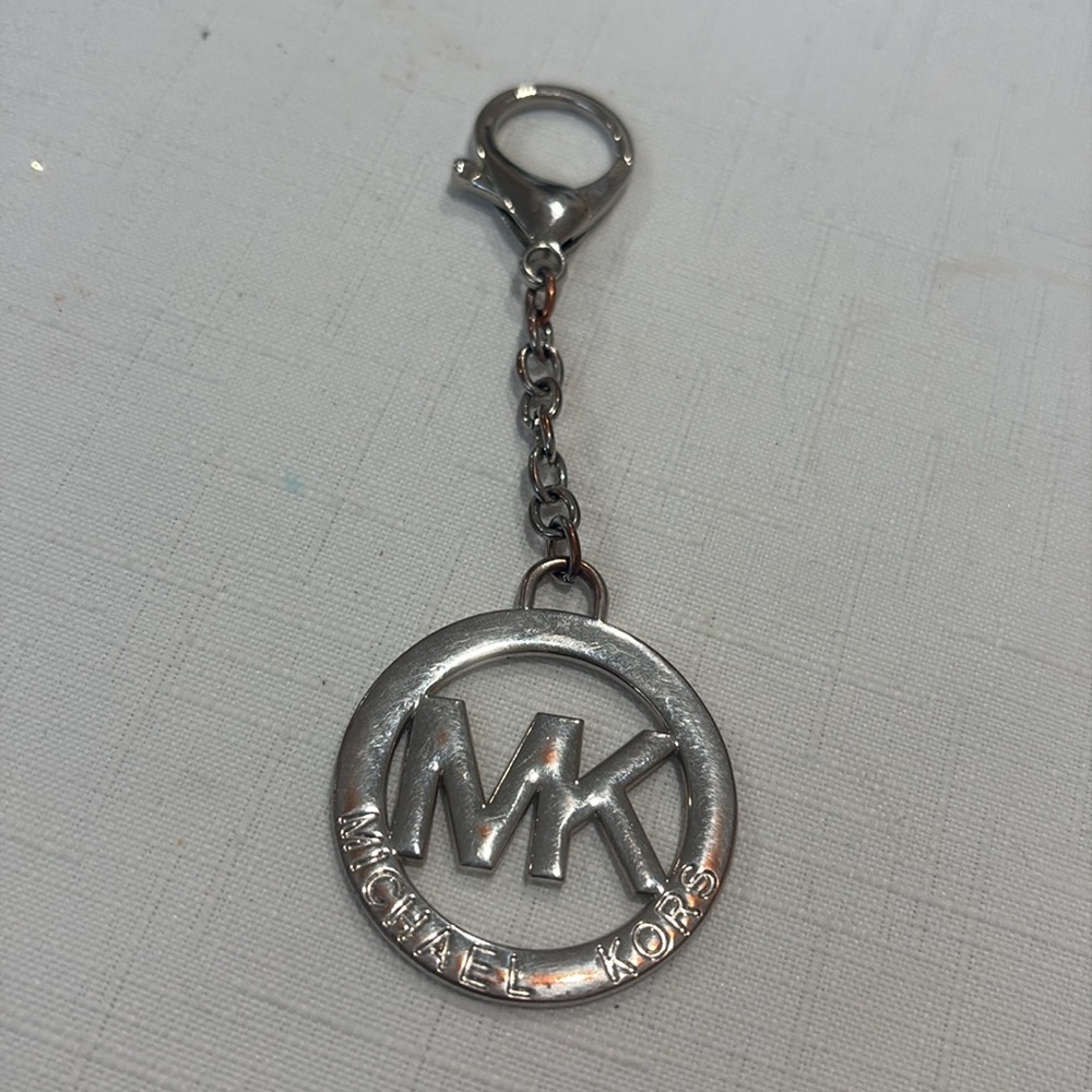 Michael Kors Signed Logo Silver Tone Key Chain - Picture 2 of 4